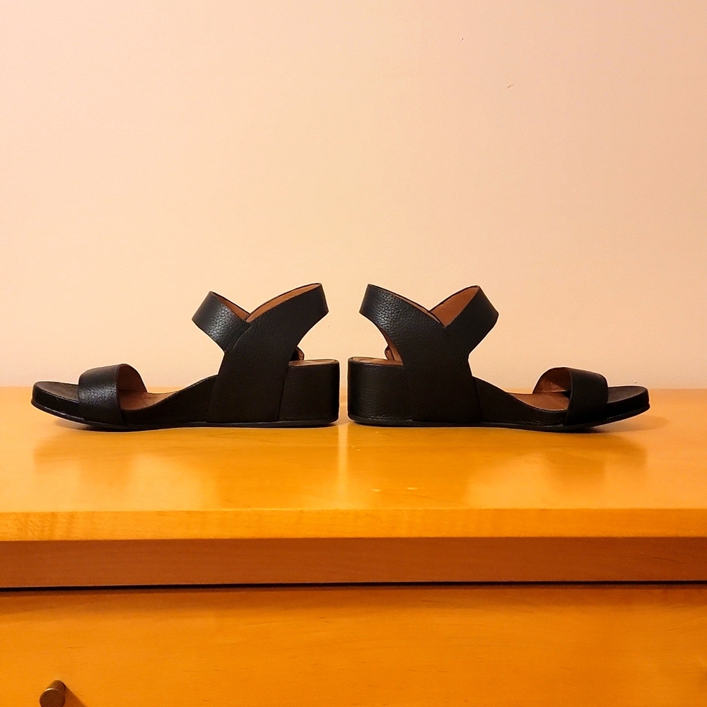 EUC Gentle Souls Gianna black leather sandals, sz 8.5